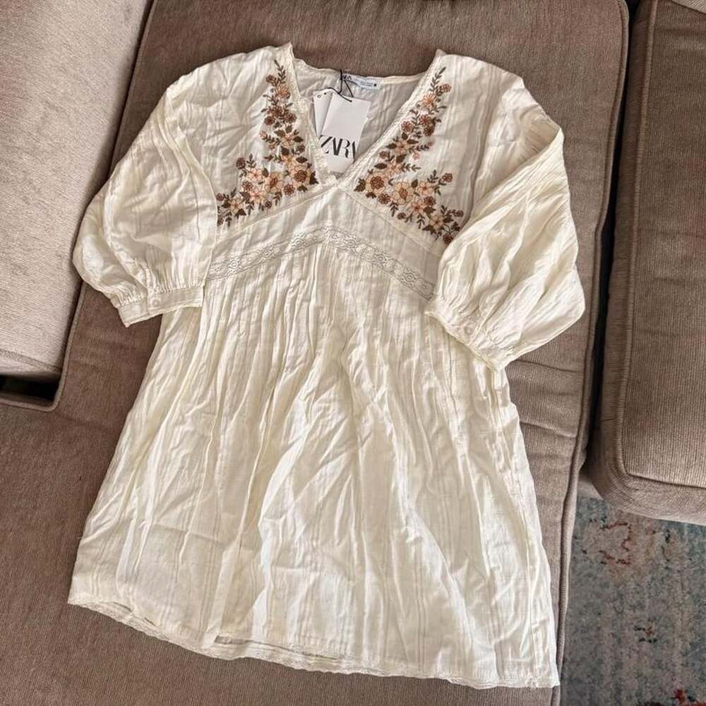 Zara Embroidered Floral Blouse Size S NWT